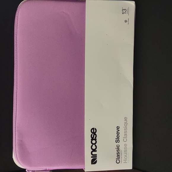 Incase MacBook air / MacBook pro retina CLASSIC SLEEVE (NEVER USED) - Picture 1 of 8